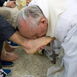 Pope Francis washes feet