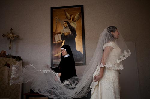 Church Keeps Wedding Costs Down - Liturgy