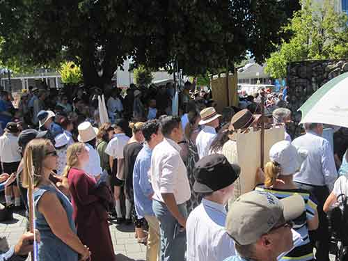 Square Crowd